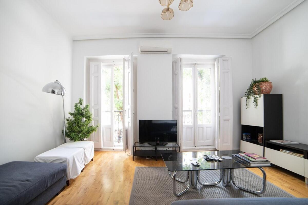 Bright Apartment In Historical City Center Madrid Esterno foto