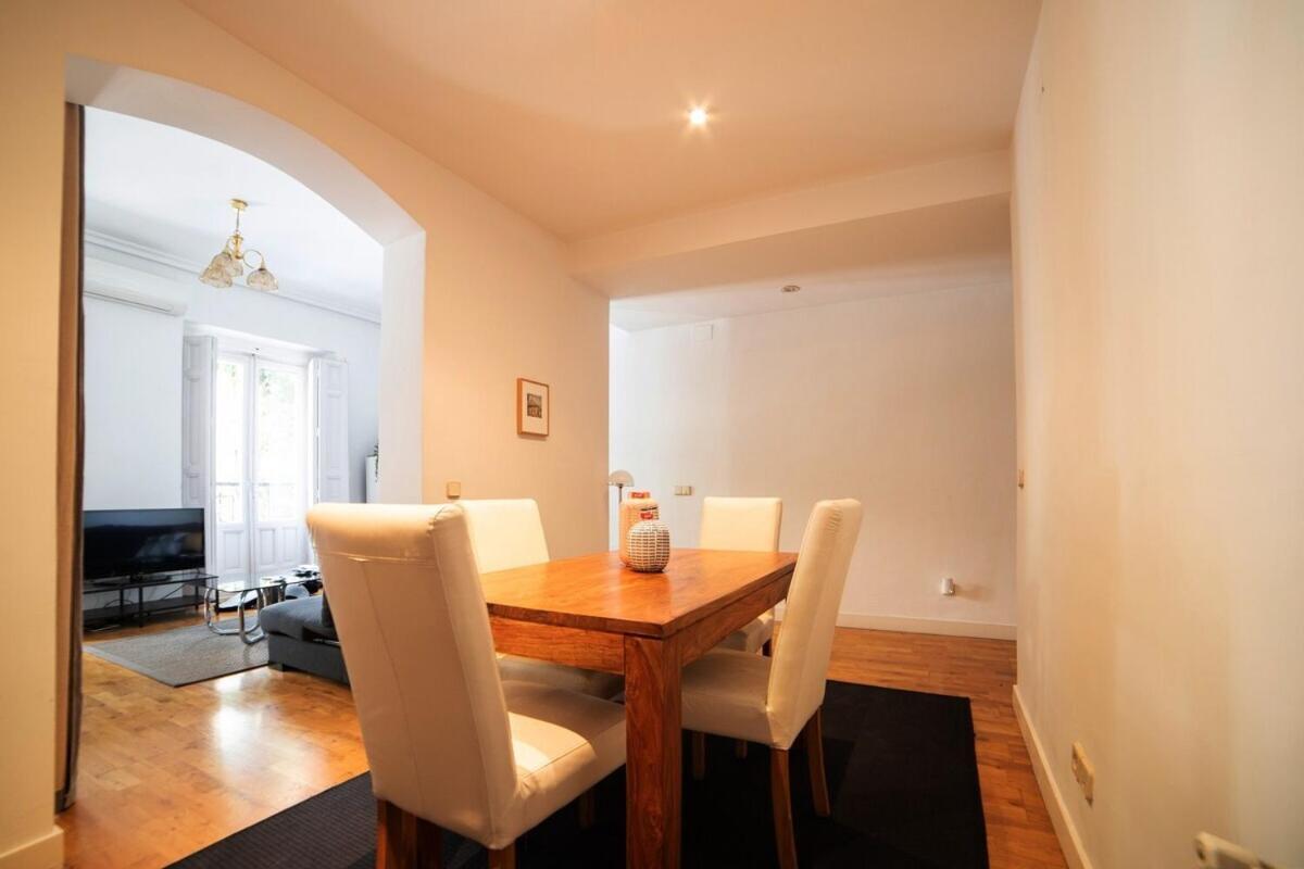 Bright Apartment In Historical City Center Madrid Esterno foto