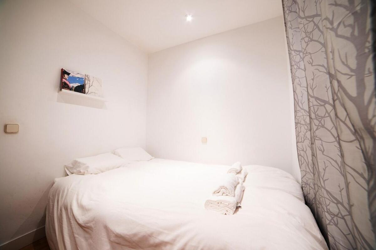 Bright Apartment In Historical City Center Madrid Esterno foto