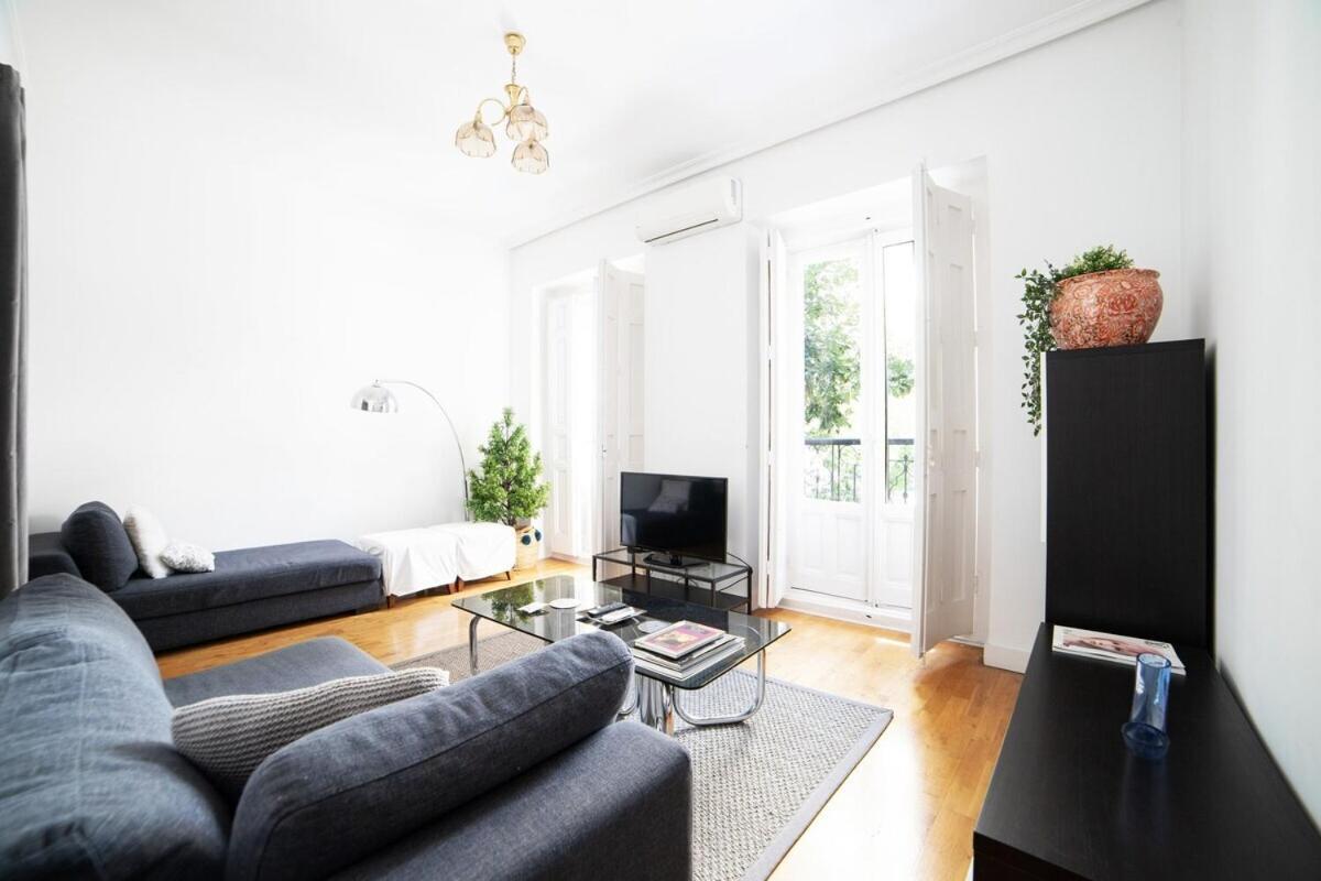 Bright Apartment In Historical City Center Madrid Esterno foto